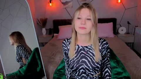 Snapshot of angelina_becker chatting on 04.06.26 Angelina online show from 04.06.26