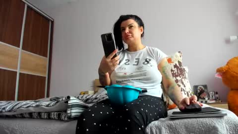 Snapshot of angelinacht chatting on 02.14.25 Angelina online show from 02.14.25