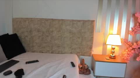 angelinarouse_ online show from 12.21.25