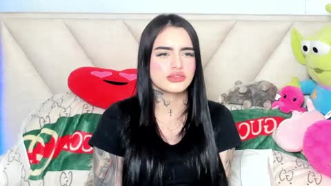 Angeline Smith  online show from 01.05.25