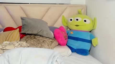 Angeline Smith  online show from 03.04.25