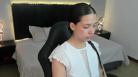 angeline_davies online show from 10.28.25