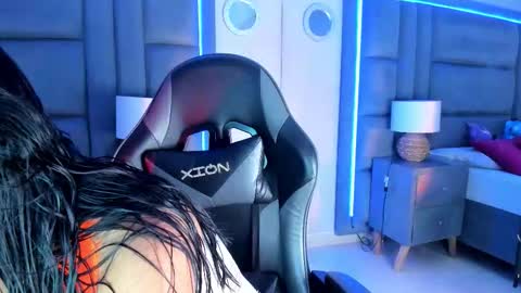 Snapshot of angeliquemuller chatting on 11.18.25 Angelique Muller online show from 11.18.25