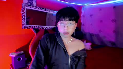 Snapshot of angellonfire chatting on 10.09.25 Angel online show from 10.09.25