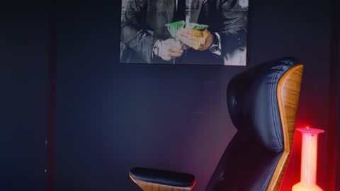 Snapshot of angeloeric chatting on 12.09.24 BlackWolf online show from 12.09.24