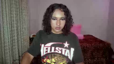 Snapshot of angelsdustxxx chatting on 04.19.26 online show from 04.19.26