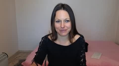 Snapshot of angelslive99 chatting on 04.23.26 Giulia online show from 04.23.26