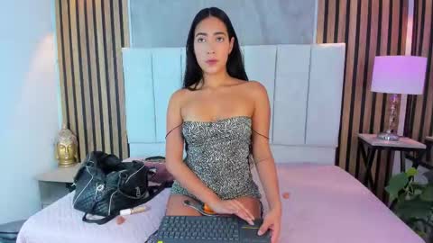 Snapshot of angelss7777 chatting on 11.04.25 Angel online show from 11.04.25