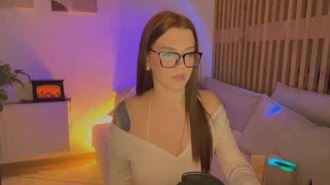 Snapshot of angelsweetshy chatting on 11.13.25 Angelsweetshy online show from 11.13.25