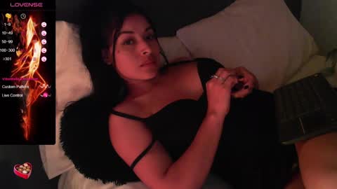 Snapshot of angiebaxter chatting on 03.11.25 Angiebaxt online show from 03.11.25