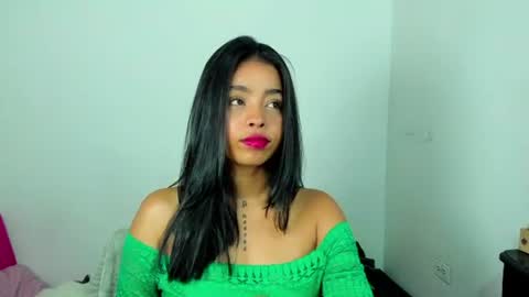Snapshot of angielee01 chatting on 06.29.26 Angie y Andres online show from 06.29.26