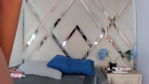 angiexht online show from 04.15.26