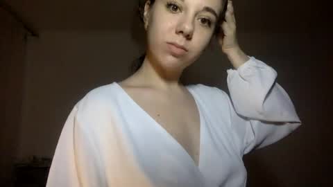 Snapshot of angle_cute05 chatting on 06.18.26 Angel Cute online show from 06.18.26