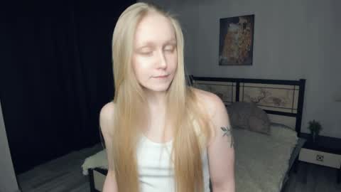 Snapshot of anhedney chatting on 04.04.26 Violet online show from 04.04.26