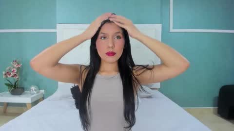 Snapshot of ania_gomez chatting on 10.14.25 Ania online show from 10.14.25