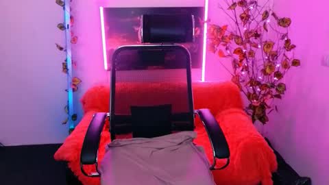 Snapshot of anielafox chatting on 10.19.25 Aniela online show from 10.19.25