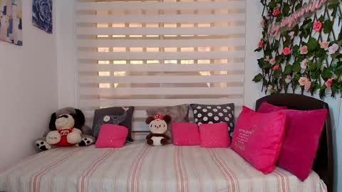 Snapshot of anielli69 chatting on 02.12.26 laura online show from 02.12.26