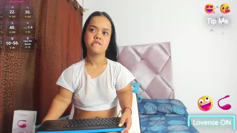 Snapshot of anierey chatting on 10.16.25 anierey online show from 10.16.25