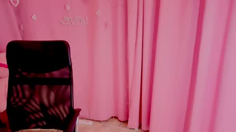 Snapshot of aniskyy chatting on 04.29.26 Anni online show from 04.29.26