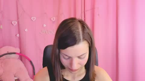 Snapshot of aniskyy chatting on 05.19.26 Anni online show from 05.19.26
