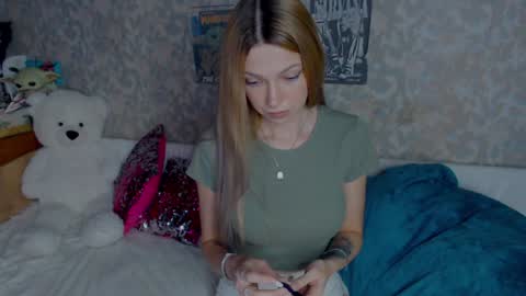 Snapshot of anita_moon_ chatting on 12.27.24 anita_moon_ online show from 12.27.24