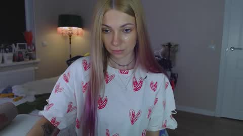 Snapshot of anita_moon_ chatting on 11.03.25 anita_moon_ online show from 11.03.25