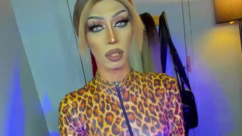 Snapshot of anitacruisze chatting on 09.16.25 Miss Ann online show from 09.16.25