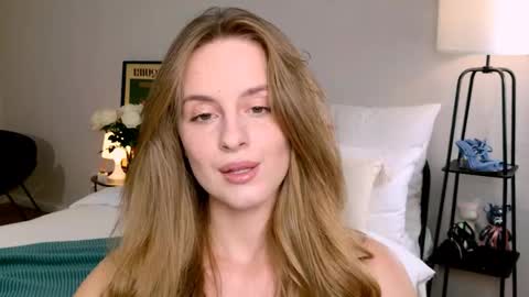 Snapshot of anitafischer chatting on 09.13.25 Anita online show from 09.13.25