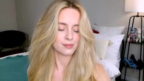 Snapshot of anitafischer chatting on 10.24.25 Anita online show from 10.24.25