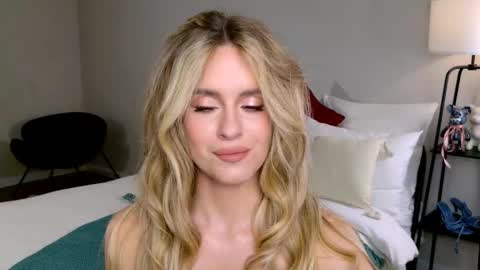 Snapshot of anitafischer chatting on 11.22.25 Anita online show from 11.22.25