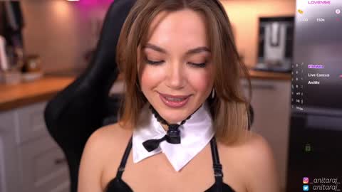 Im Anita thumb up me please its important online show from 12.18.25