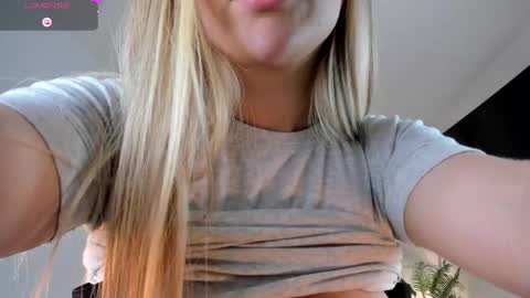 Snapshot of ann__w chatting on 05.19.26 Ann online show from 05.19.26