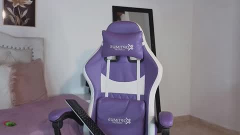 Snapshot of ann_gagner chatting on 10.08.25 Ana online show from 10.08.25