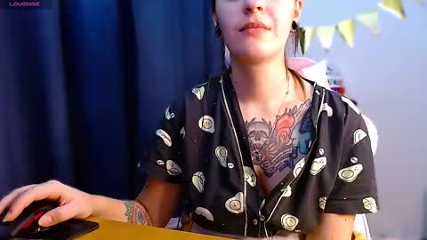 Snapshot of ann_mikele chatting on 03.01.25 Ann online show from 03.01.25