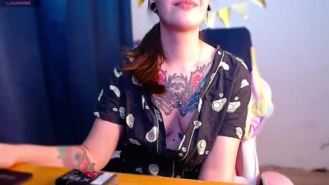 Snapshot of ann_mikele chatting on 03.12.25 Ann online show from 03.12.25