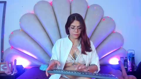 Anna  online show from 02.17.25