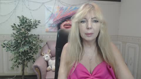 Snapshot of anna_ditrih chatting on 01.18.25 Anna Ditrih online show from 01.18.25