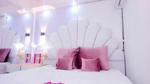 Snapshot of anna_jules chatting on 12.18.25 Anna Jules online show from 12.18.25