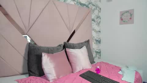 Snapshot of anna_jules chatting on 12.19.25 Anna Jules online show from 12.19.25