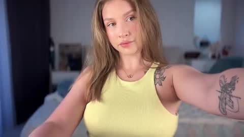 Snapshot of anna_morison chatting on 11.08.25 Annet online show from 11.08.25