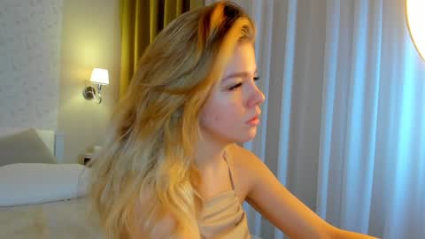 Snapshot of anna_robinson chatting on 12.31.24 Anna online show from 12.31.24