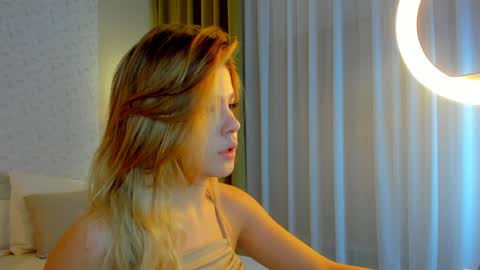 Snapshot of anna_robinson chatting on 01.09.25 Anna online show from 01.09.25