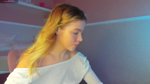 Snapshot of anna_robinson chatting on 01.22.25 Anna online show from 01.22.25