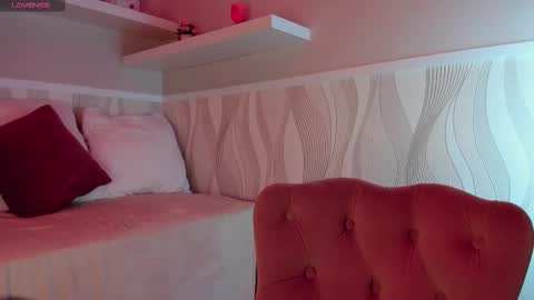 Snapshot of anna_robinson chatting on 03.10.25 Anna online show from 03.10.25