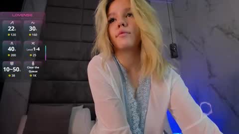 Snapshot of anna_robinson chatting on 10.08.25 Anna online show from 10.08.25