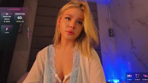 Snapshot of anna_robinson chatting on 10.16.25 Anna online show from 10.16.25