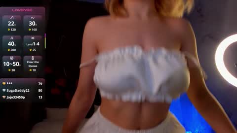 Snapshot of anna_robinson chatting on 10.30.25 Anna online show from 10.30.25