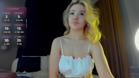 Snapshot of anna_robinson chatting on 11.12.25 Anna online show from 11.12.25