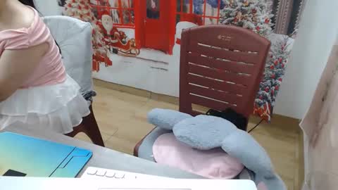 anna_xyz online show from 12.04.25