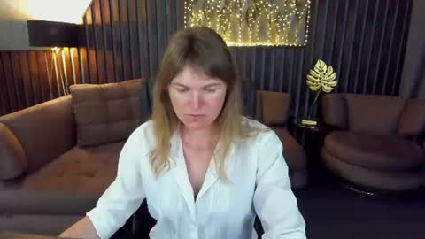 Snapshot of annabel_xxx chatting on 06.18.26 Annabel online show from 06.18.26